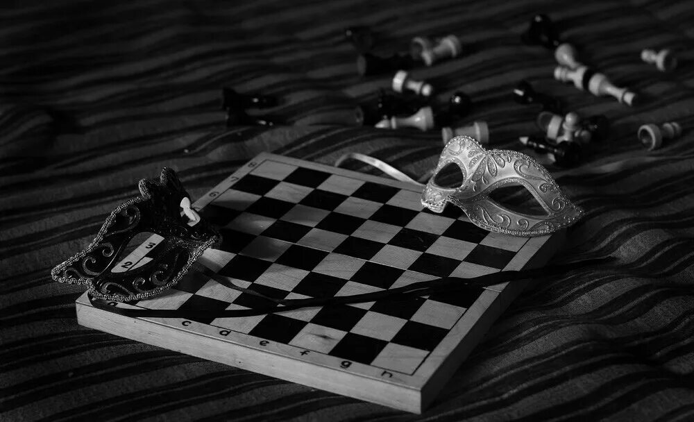 шахматы обои. разбитая шахматная доска. разбитая шахматная доска. шахматы картинки. шахматы фэнтези.