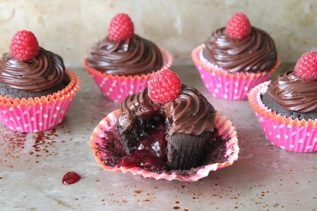 5 кексики. приготовление кексиков. стряпать кексы. маффины с ягодами. кекс с черникой.