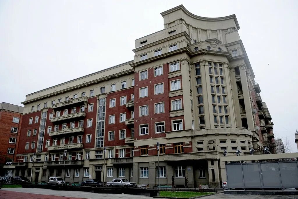 Стоквартирный дом новосибирск. Стоквартирный дом крячкова новосибирск. 100 квартирный дом в новосибирске. 100 квартирный дом. Стоквартирный дом (новосибирск, 1934—1937).