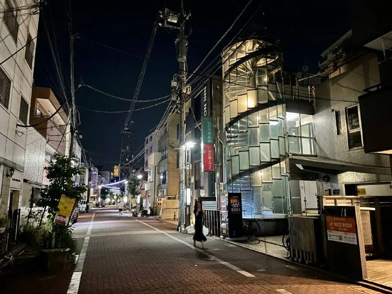 Закоулки парижа. Закоулки токио. Япония токио. Япония город токио. Akihabara radio building.