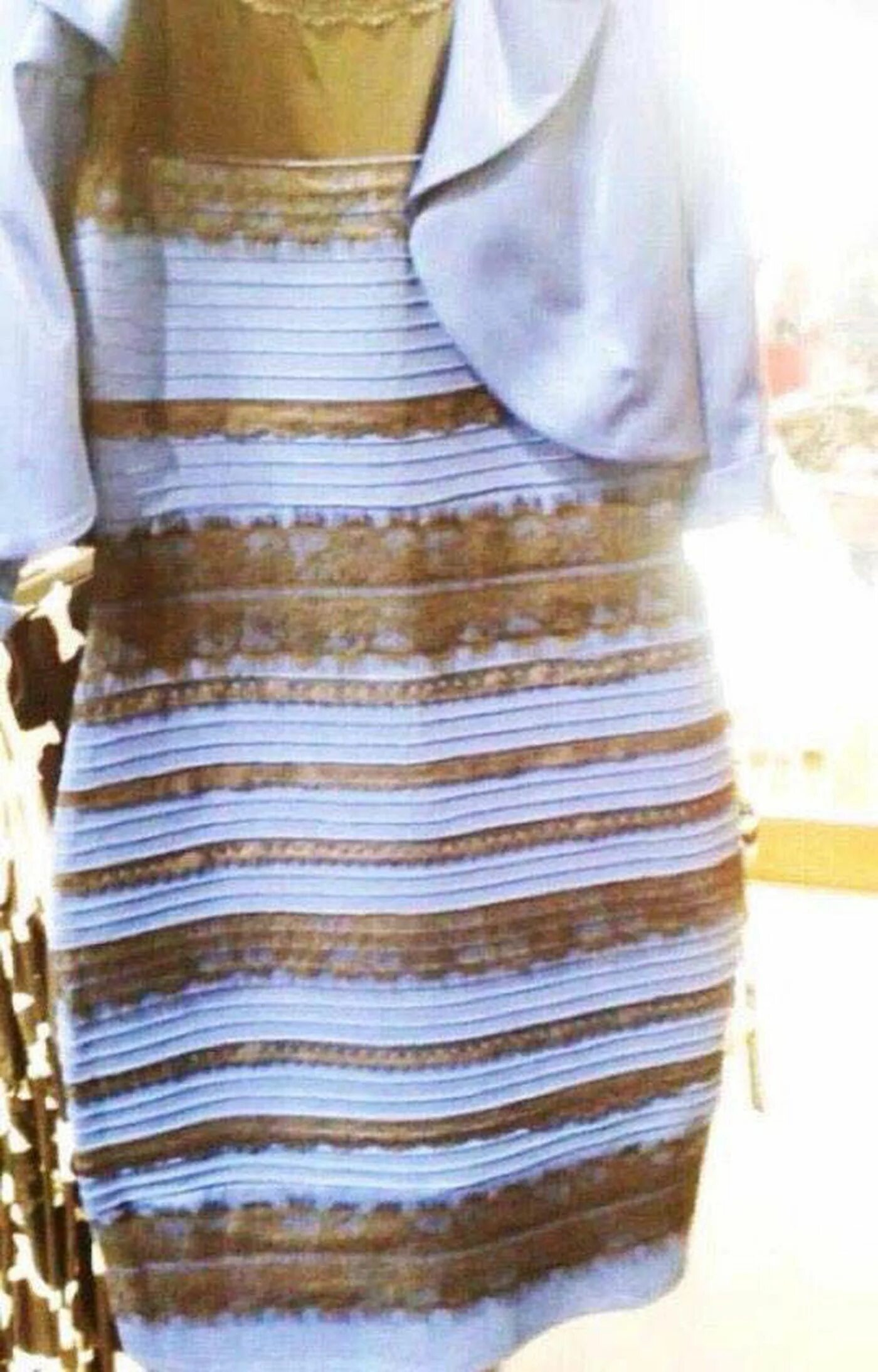 Бело золотой сине. Платье сине-черное или бело-золотое. Сине чёрное платье и бело золотое. Сине чёрное платье и бело золотое иллюзия. Платье голубое или золотое.
