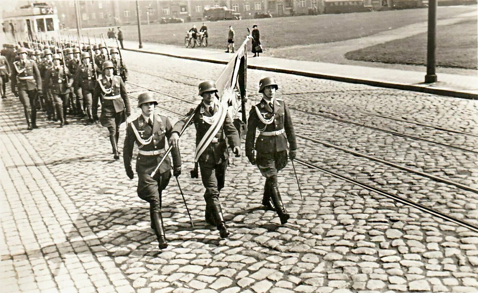 Марш люфтваффе. Походный марш люфтваффе. марш немецких летчиков. luftwaffe на марше. немецкий марш люфтваффе.