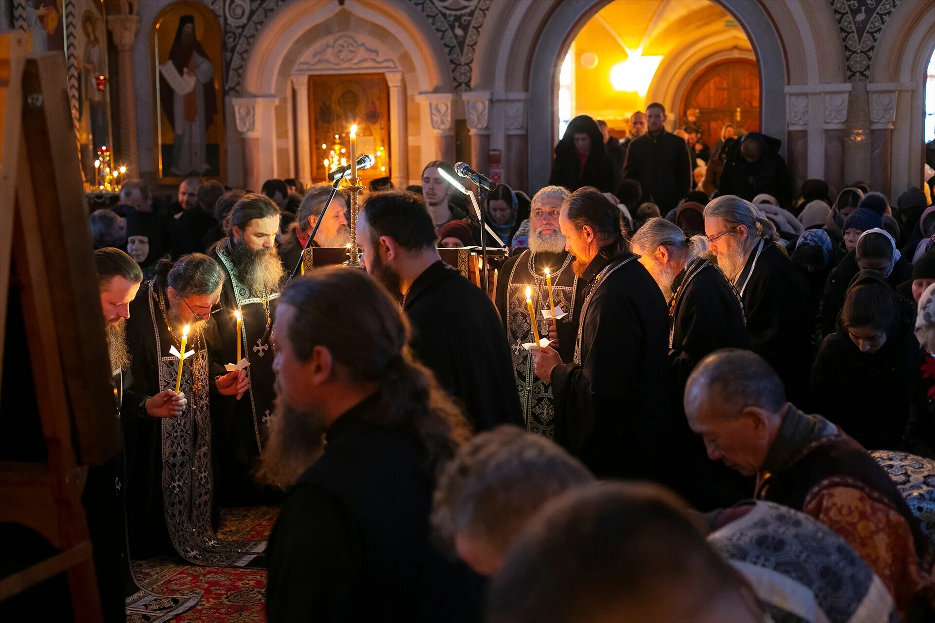 В какие дни читают канон андрея критского. Канон Андрея Критского в храме. Покаянный канон Андрея Критского в храме. Великий пост канон Андрея Критского. В храме покаянный канон Андрея Критского в храме.