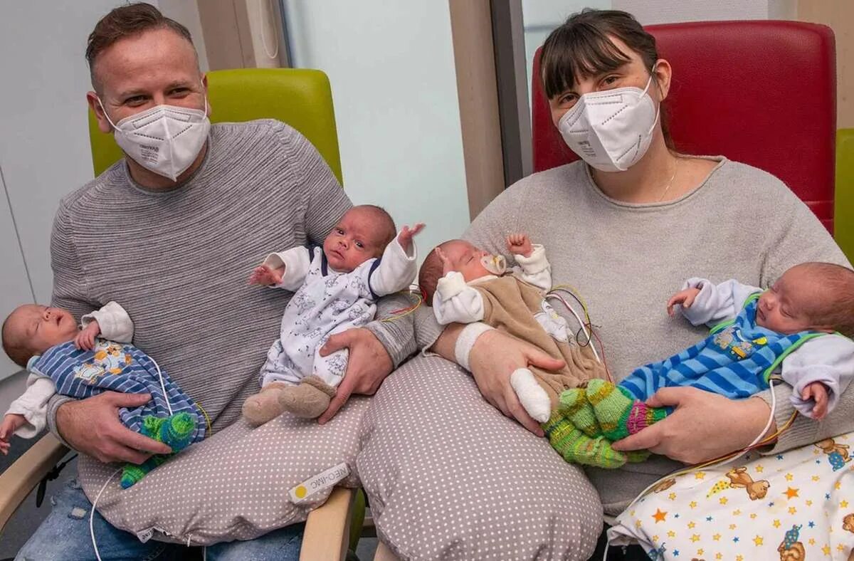 близнецы четверняшки. дети рождаются от большой любви. близнецы тройняшки четверняшки. имена для девочек четверняшек. в подмосковье родились четверняшки.