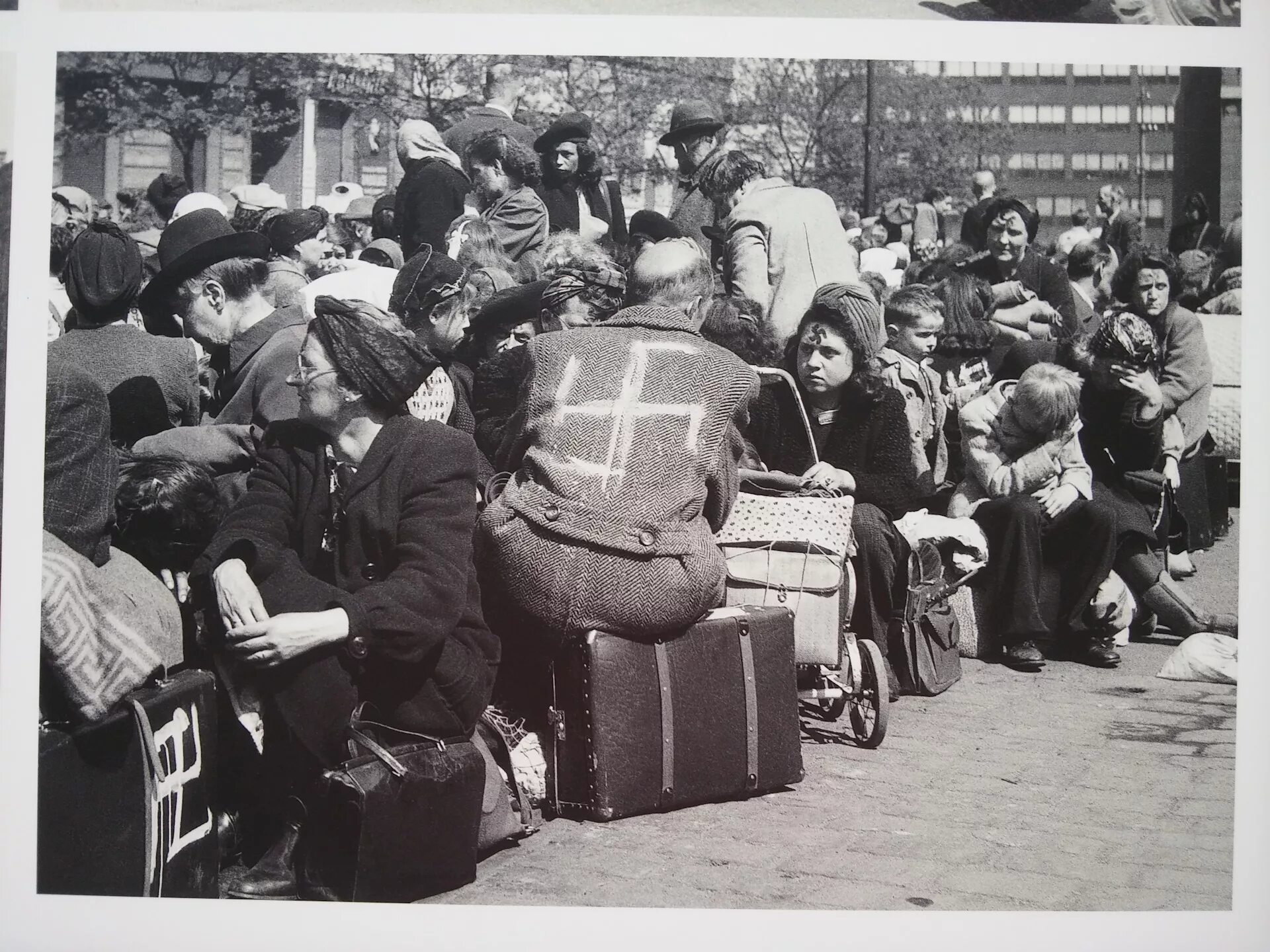 Эмиграция евреев из Германии 1938. Депортация Поляков в Казахстан 1936. Германия эмиграция 1930. Эмигранты из ссср