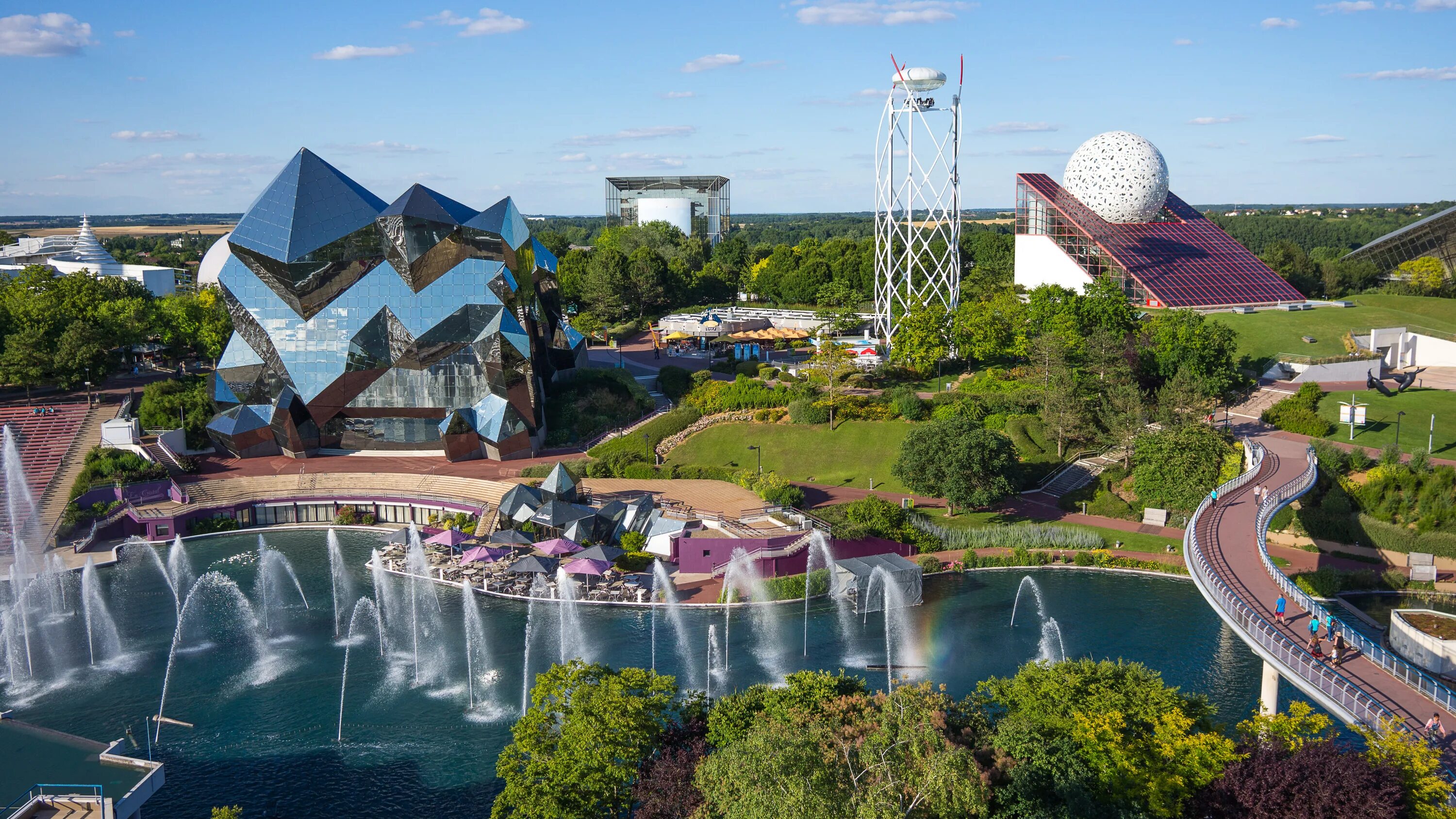 Инфраструктура развлечения. Парк Futuroscope Франция. Футуроскоп Пуатье Франция. Парк Футуроскоп (Пуатье, Франция, Архитектор Дэнис Ламинг). Футуроскоп во Франции аттракционы.