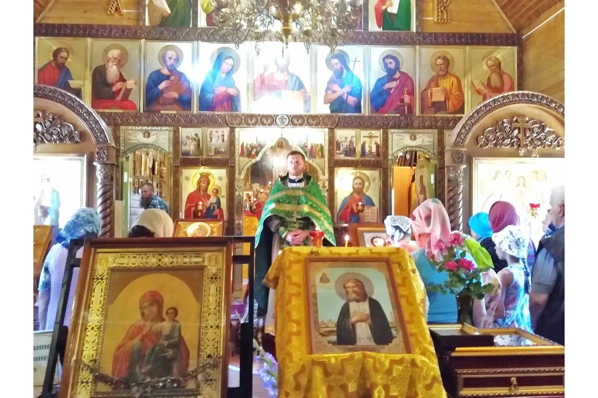 друг священник. храм николая чудотворца.