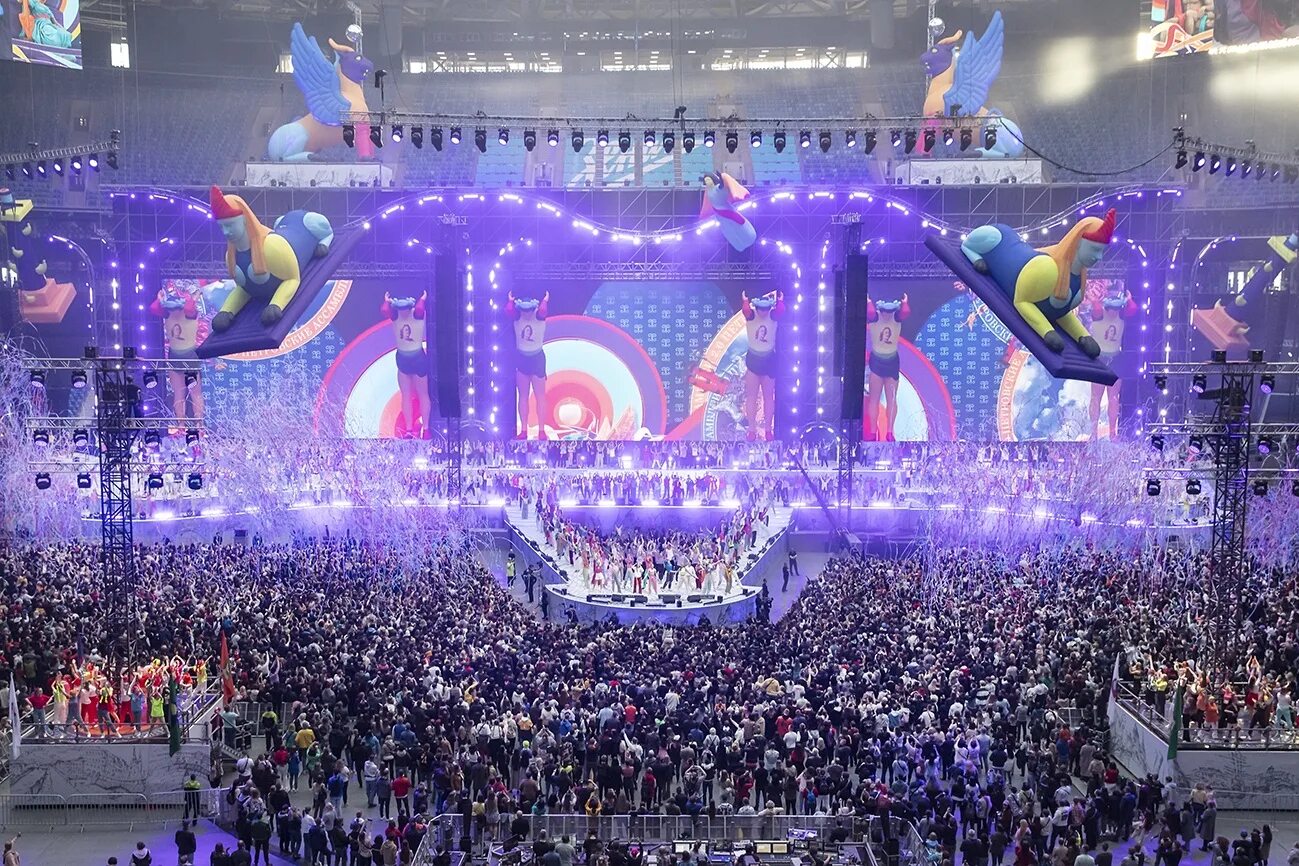 Танец ярмарка народный. Петровский ассамблеи 2. Фестиваль петровские ассамблеи 2022 санкт-петербург. 1858 хлебовский. Газпром арена танцпол.