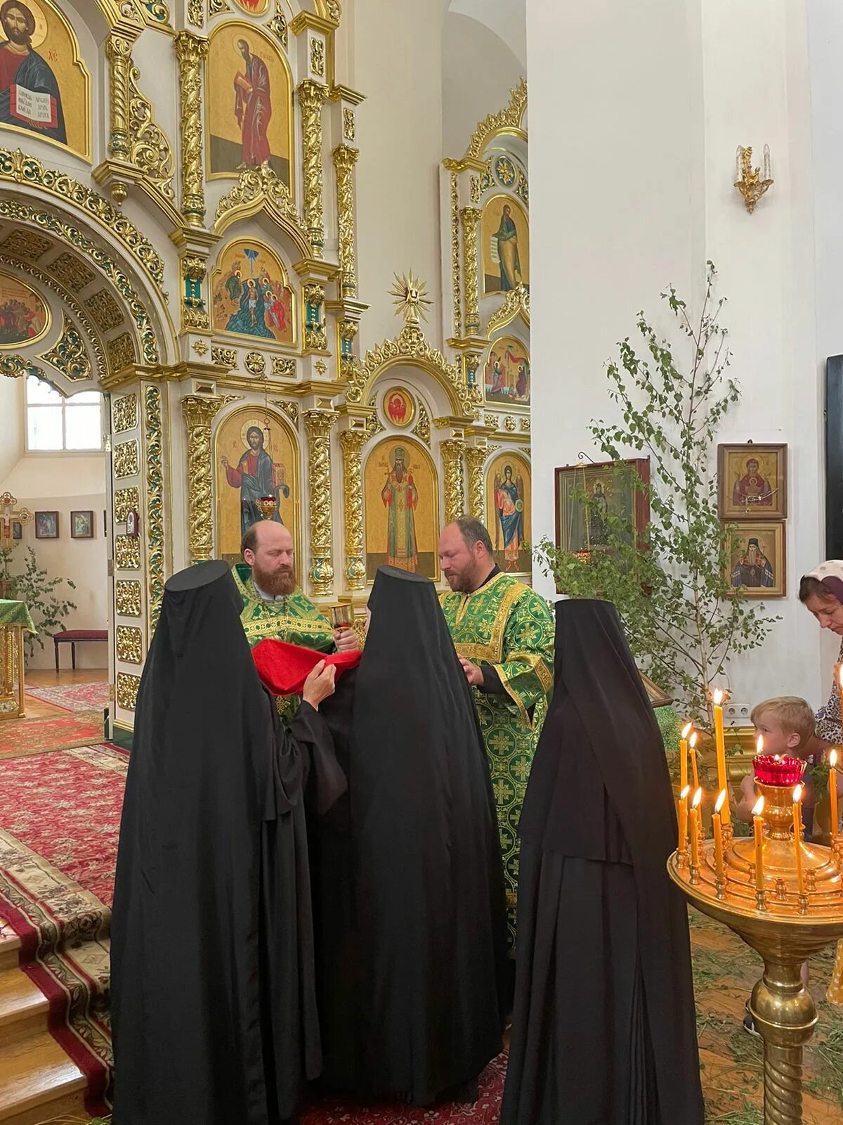 Свято знаменский женский. Сухотинский богородице-знаменский женский монастырь. духовенство монастыря г.тимашевск. монастырь богородицы знаменка.