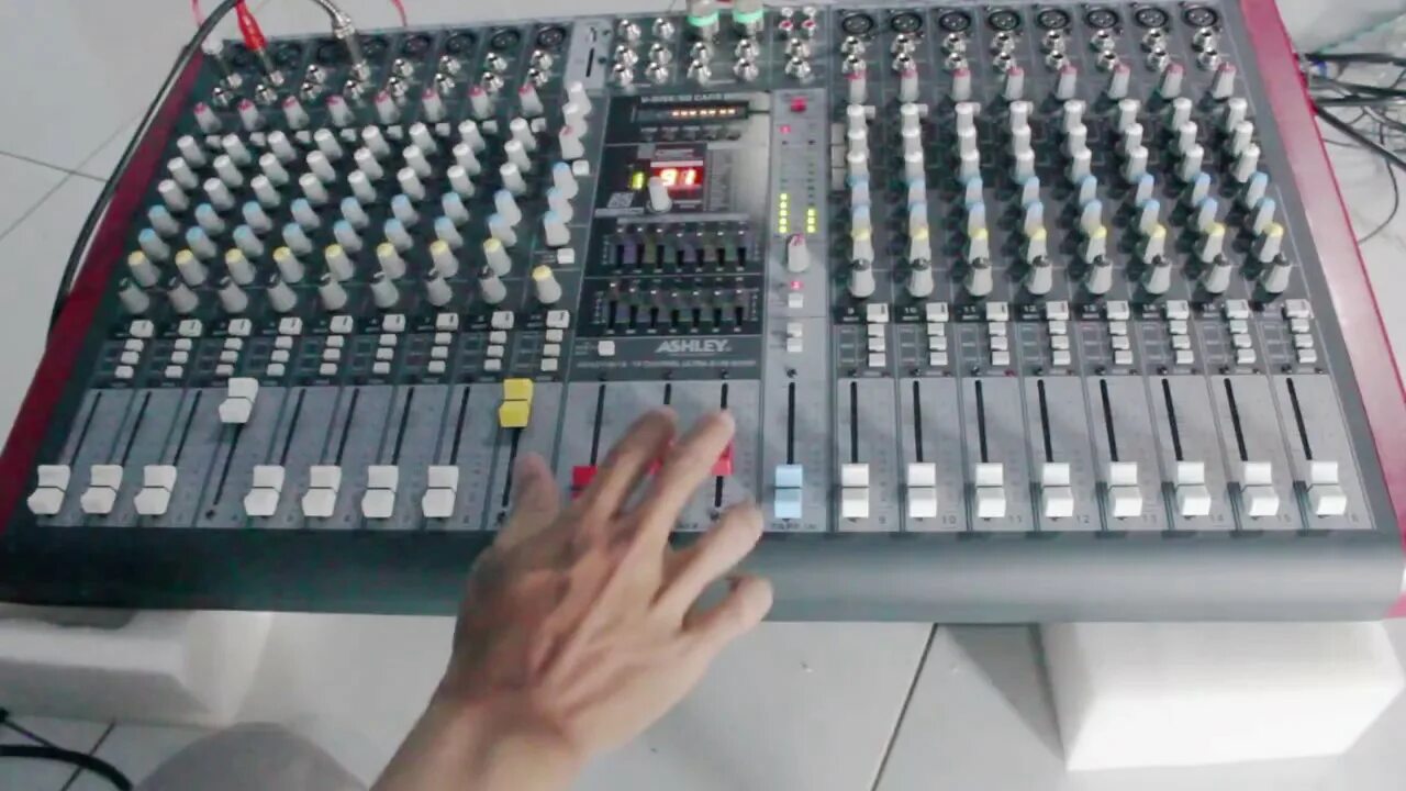 Test mix. Audio Mixer с рычагом. Panasonic Video Mixer. Mini Mixer professional Live Audio Mixer. Mackie LC 12/2001-8 P/N 0016643.