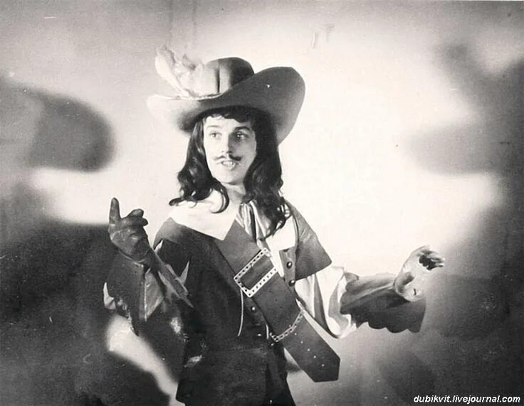 Три мушкетера 1979. Режиссер мушкетеров с боярским. Три мушкетера 2023 фото. Режиссер мушкетеров с боярским. Д артаньян и три мушкетера.