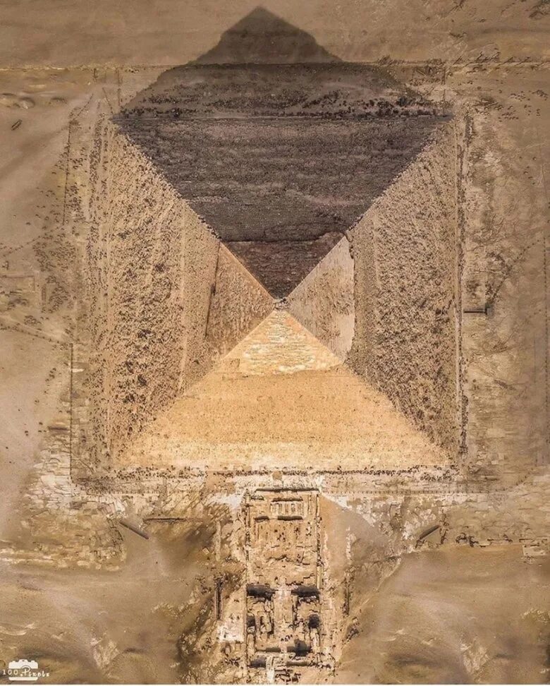 Документальные древность. Пирамида Хефрена в Египте. Пирамида Хуфу Египет. Пирамида Хуфу (Хеопса) в Египте. Пирамида Хефрена пирамиды Гизы.