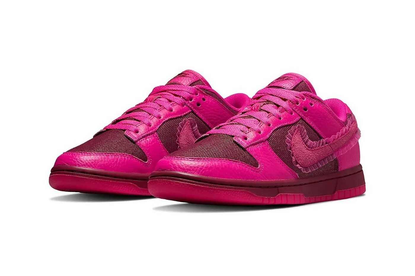 Святые найки. Nike SB Dunk Low Pink. Nike Dunk Prime Pink. Nike Dunk 2022. Nike Dunk 2022 Valentine.