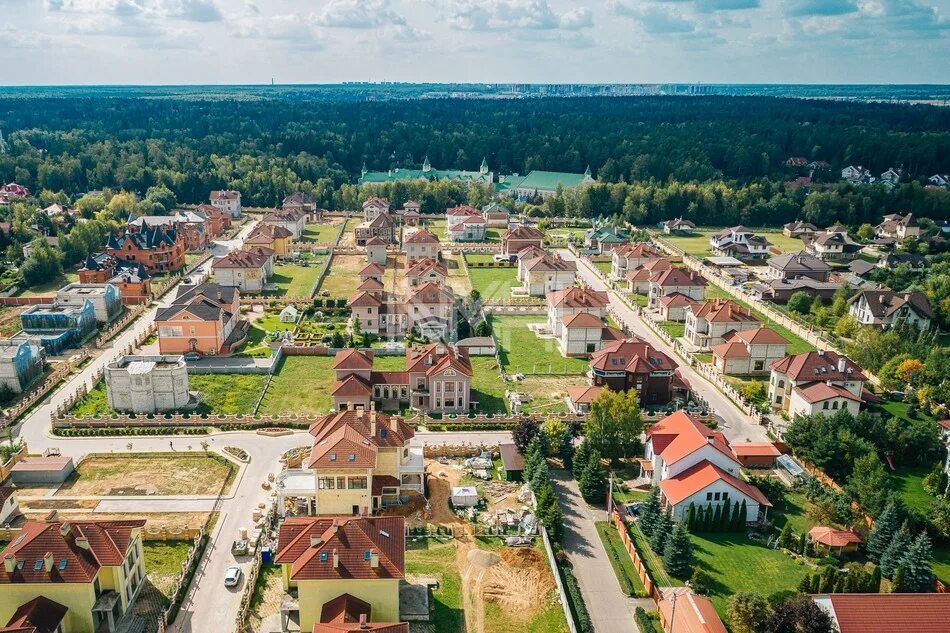 Поселок московский новая. Калужские усадьбы коттеджный поселок. Городище Калужское шоссе. Поселок Воскресенское Калужское шоссе. Элитный поселок Пахра.