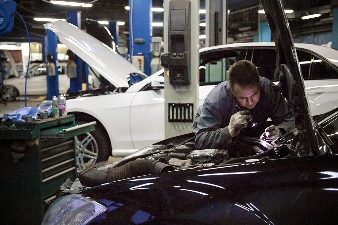 Где ремонтировать мерседес. Трс моторс автозаводская. Ремонт мерседес. Техобслуживание мерседес. Автосервис шиномантаж.