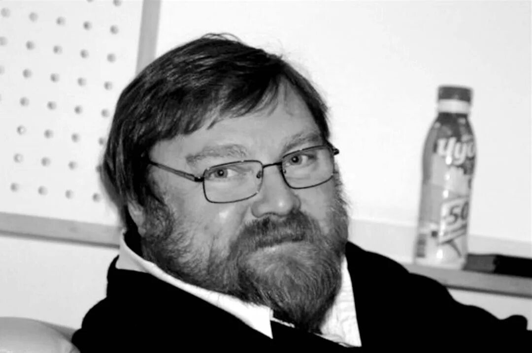 Актер озвучки оптимуса прайма. Актер озвучки оптимуса прайма. Питер каллен трансформеры. Питер каллен трансформеры. Актер озвучки оптимуса прайма.