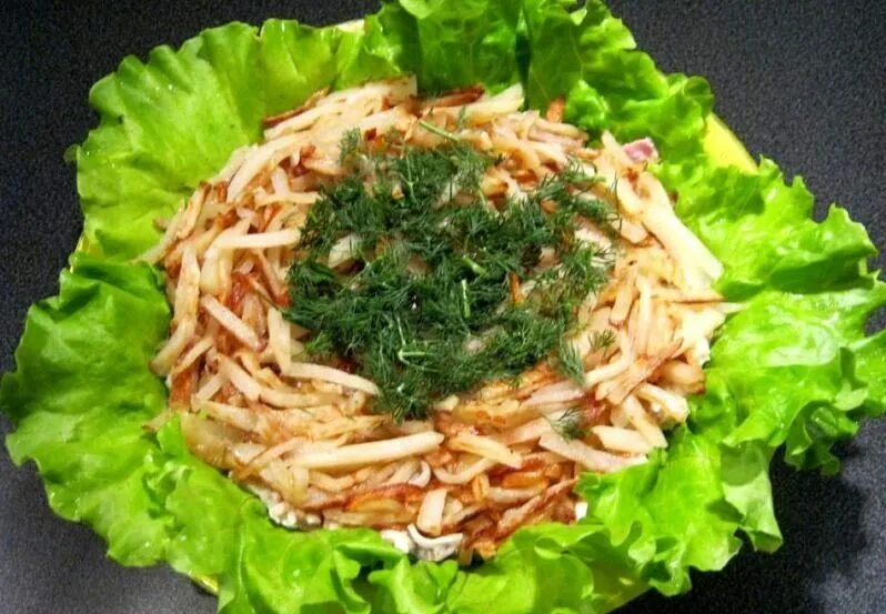 Рецепт кукушкино гнездо. Салат гнездо кукушки. салат гнездышко. салат кукушкино гнездо с картошкой. салат ласточкино гнездо.