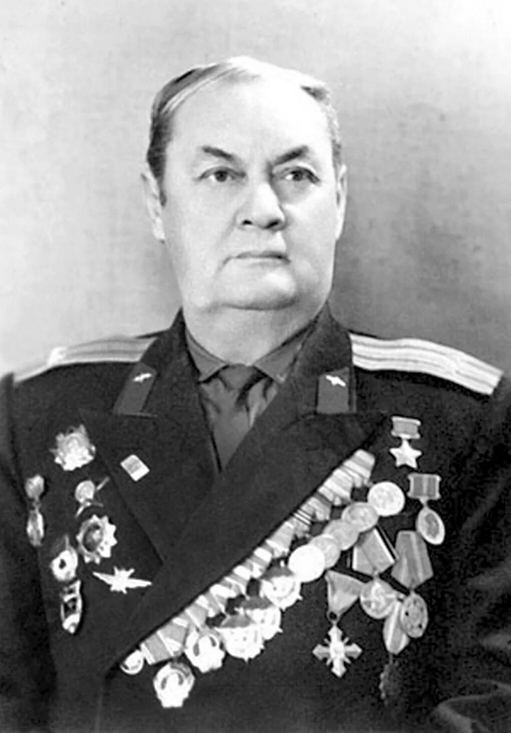 Тейфук амитович абдуль. Герои вов крымские татары. Абдураманов узеир абдураманович. Абдуль тейфук герой советского союза. Абдраим измаилович решидов портрет.