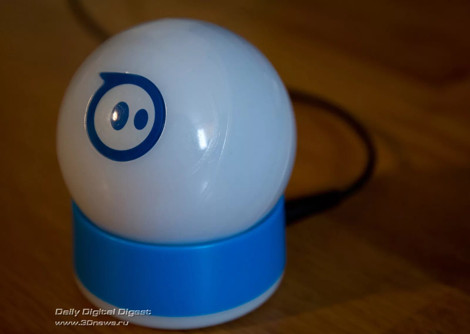 Подключиться к шаре. Sphero шар зарядное устройство. Телефон с шариком кнопкой. Катать шары. Катаем шарик на управлении.