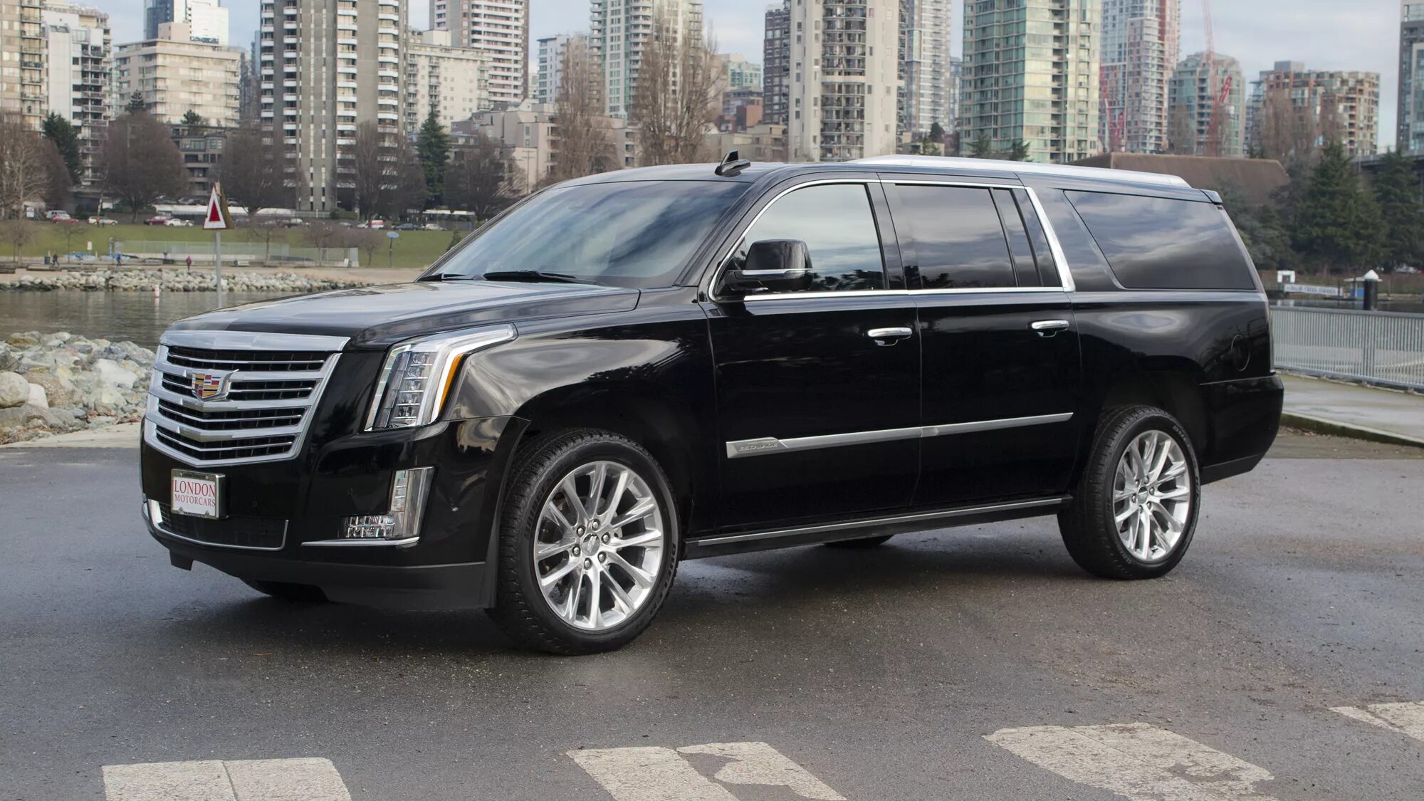 Кадиллак эскалейд 2018. Cadillac Escalade ESV. Cadillac Escalade 2022. Cadillac Escalade ESV 2018.