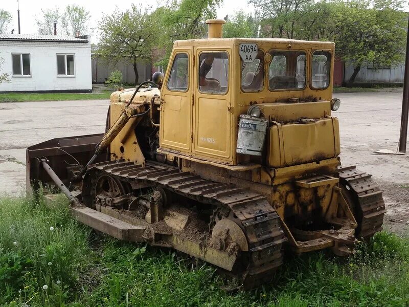 Бульдозер т 100. Трактор т-100м чтз. чтз т-100. трактор сотка т-100.