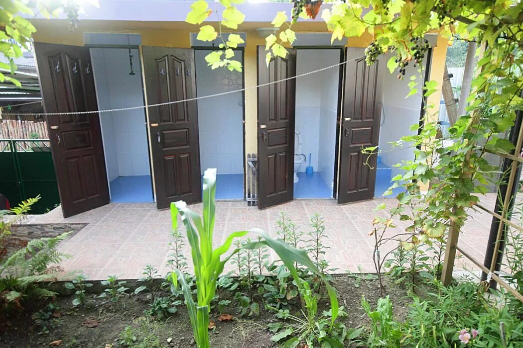 мини гостиница. проекты гостевых домиков. фасады мини гостиниц. гостевой дом николаев двор геленджик. голубая бухта в геленджике 2022.