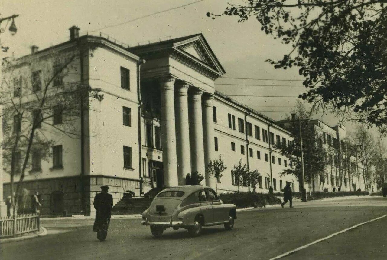 Хабаровск ул толстого. Хабаровск 1964 года. Горком фото. Кинотеатр «гигант» Осетия. Городу Хабаровску 164 года.