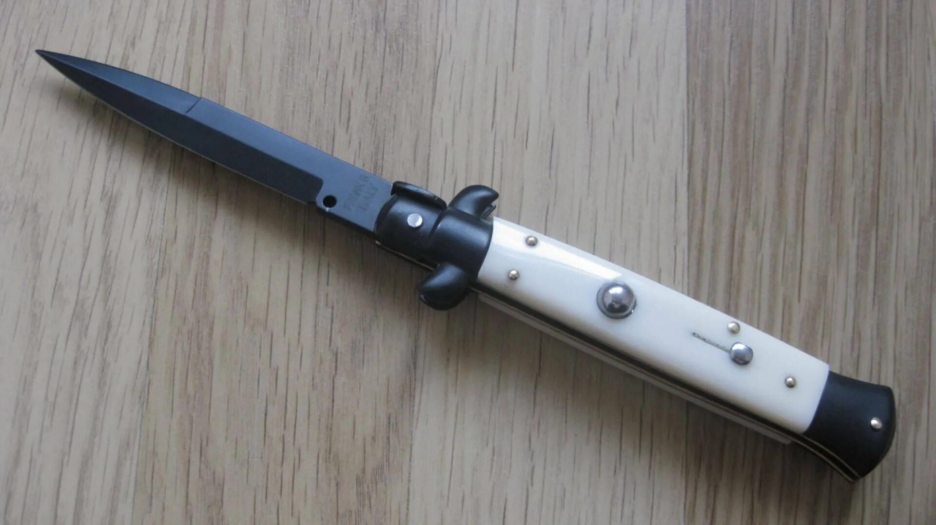 4 гранный стилет. Стилет кинжал 4 гранный. 4 гранный стилет. 4 гранный стилет. Холодное оружие для зомби апокалипсиса.