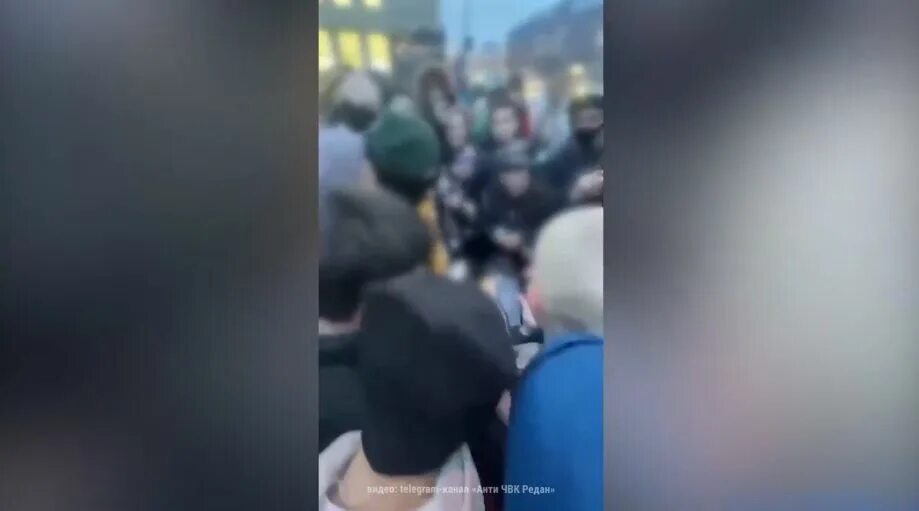 Девочку из чвк редан натянули. Потасовка в галерее спб. драка в галерее спб вчера. драки редан галерея спб.
