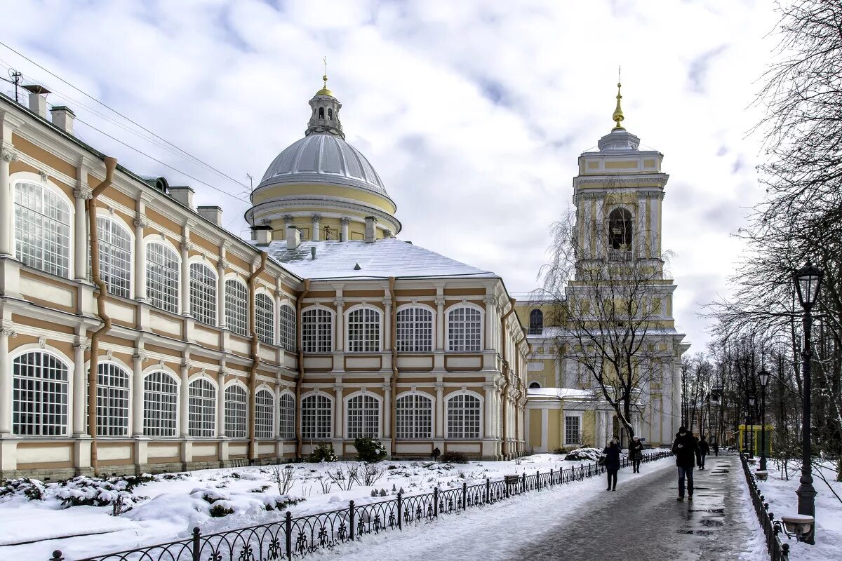 Свято троицкий невская лавра санкт петербург. Александро-Невская Лавра в Санкт-Петербурге. Свято Троицкая Александро Невская Лавра монастырь.