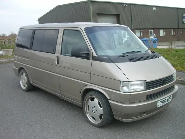 Volkswagen t4 1999. Фольксваген Каравелла т4. Серебристый Volkswagen Transporter t4. Volkswagen t4 1997.