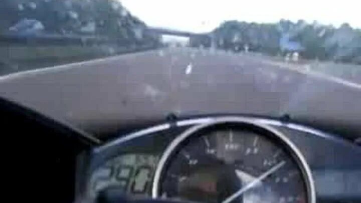 1 от 300 км. Спидометр ямаха 300 км. ямаха р1 максимальная скорость. ямаха р1 макс скорость. ямаха р6 2002 года спидометр на скорости.