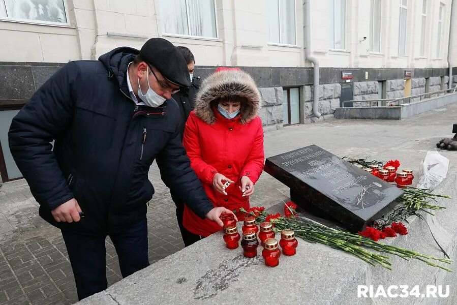 8 декабря 2013. 29 Декабря 2013 года теракт в Волгограде. Теракт в Волгограде вокзал. Взрыв вокзала в Волгограде 2013. Теракты в Волгограде 2013 ЖД вокзал.