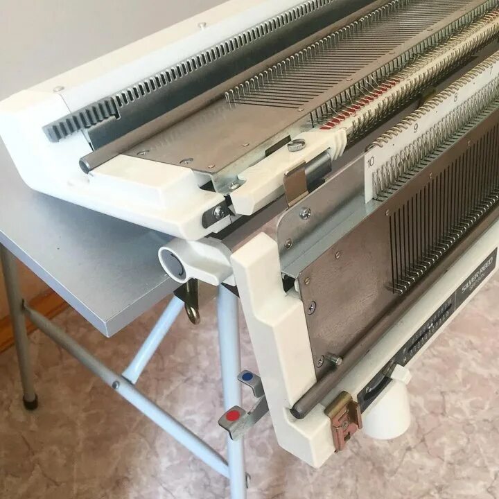 Вязальная машина фото. Silver reed sk840srp60n. вязальная машина silver reed sk840srp60n. вязальная машина silver reed sk280srp60n двухфонтурная. вязальная машина silver reed sk840srp60n двухфонтурная.