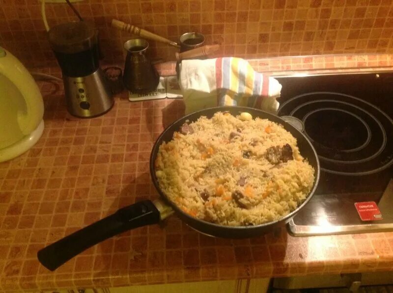 Плов получился как каша как исправить. Настоящий плов, а не рисовая каша с мясом... за солнечную кашу за плов и за котлеты. рис со вкусом плова мем. фотографии друзьями фотографировали плов готовлю фотография.