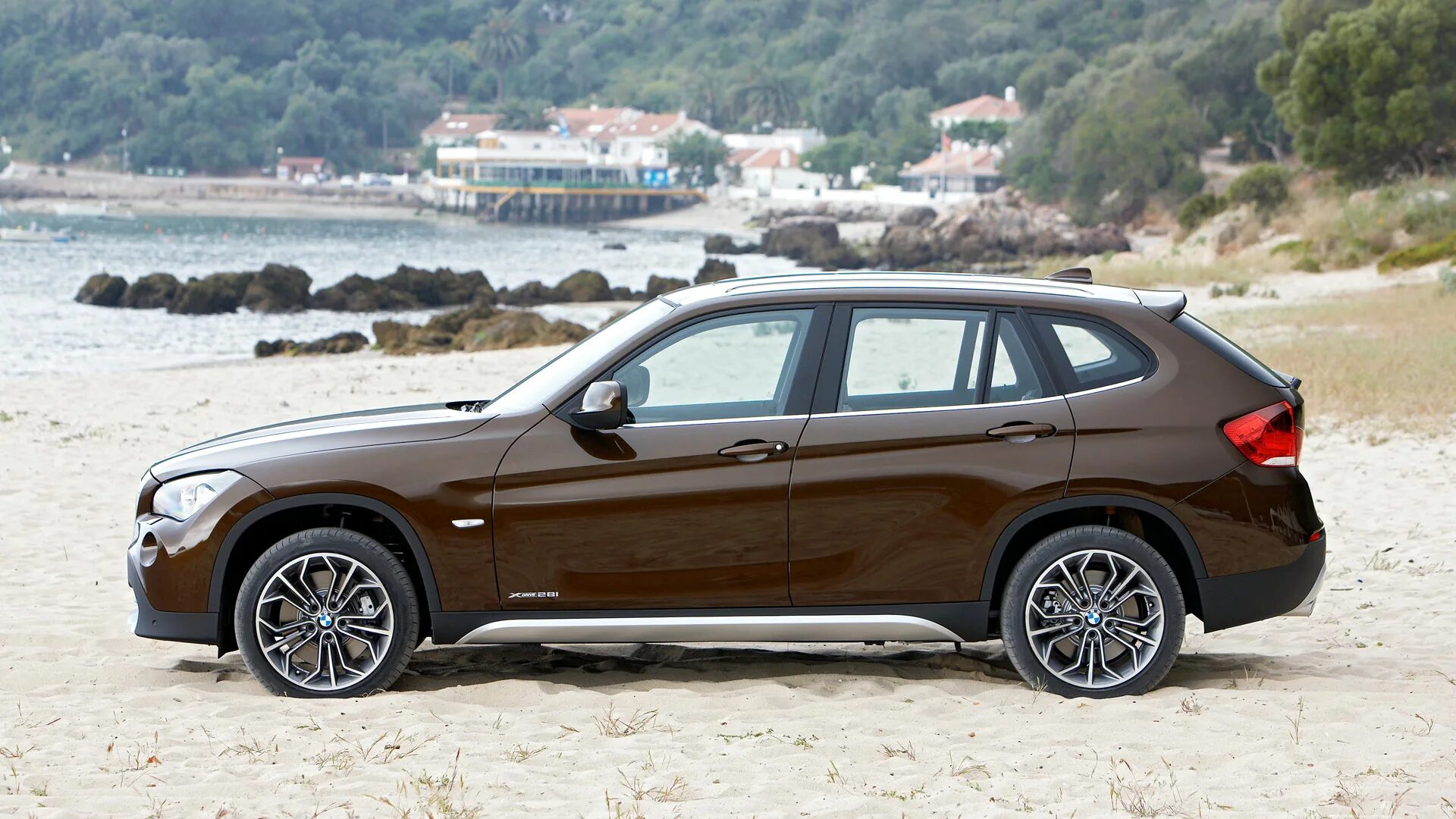 Бмв x1 xdrive 20i. Бмв икс 1. Новый бмв x1. Bmw x1 e84 m пакет. Bmw x1 xdrive18d.