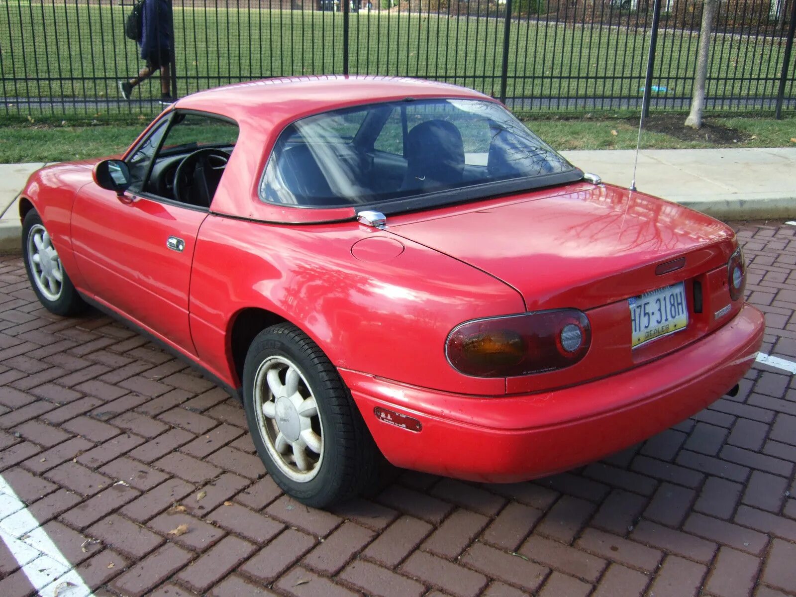 Мазда 1990 года. Mazda mx5 Miata 1990. Mazda 1990. Mx5 Miata 1990 Red. Мазда кабриолет 1990.