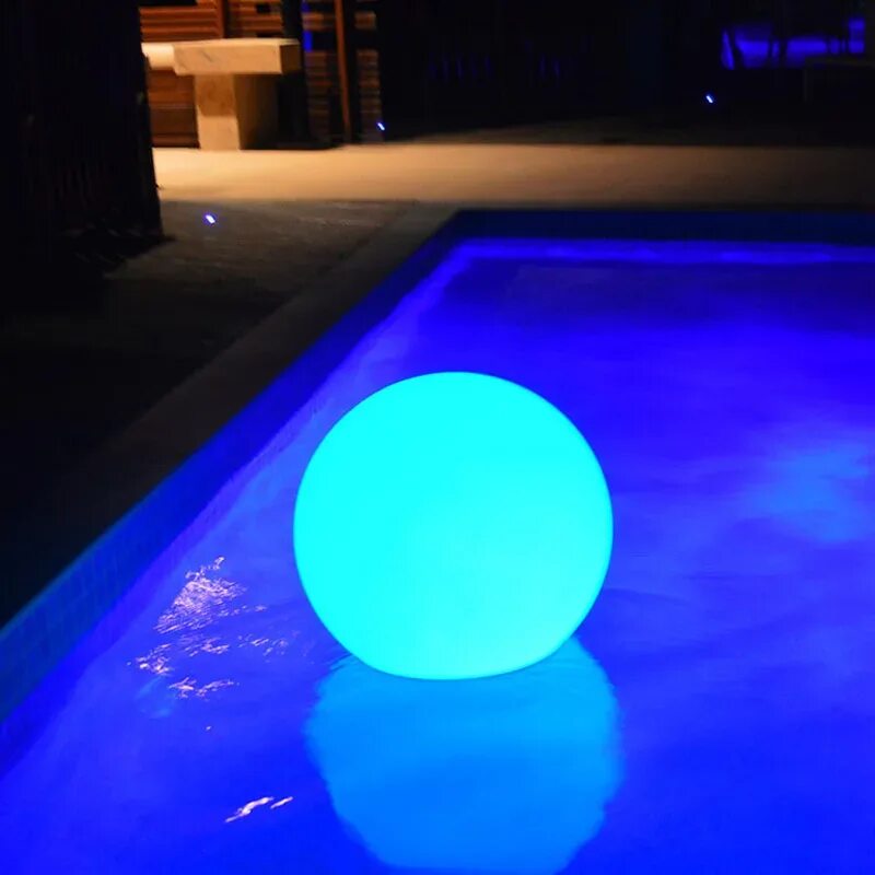 Подсветка бассейна. Шар для бассейна светящийся. Неоновое освещение бассейна. Ночной бассейн с подсветкой.