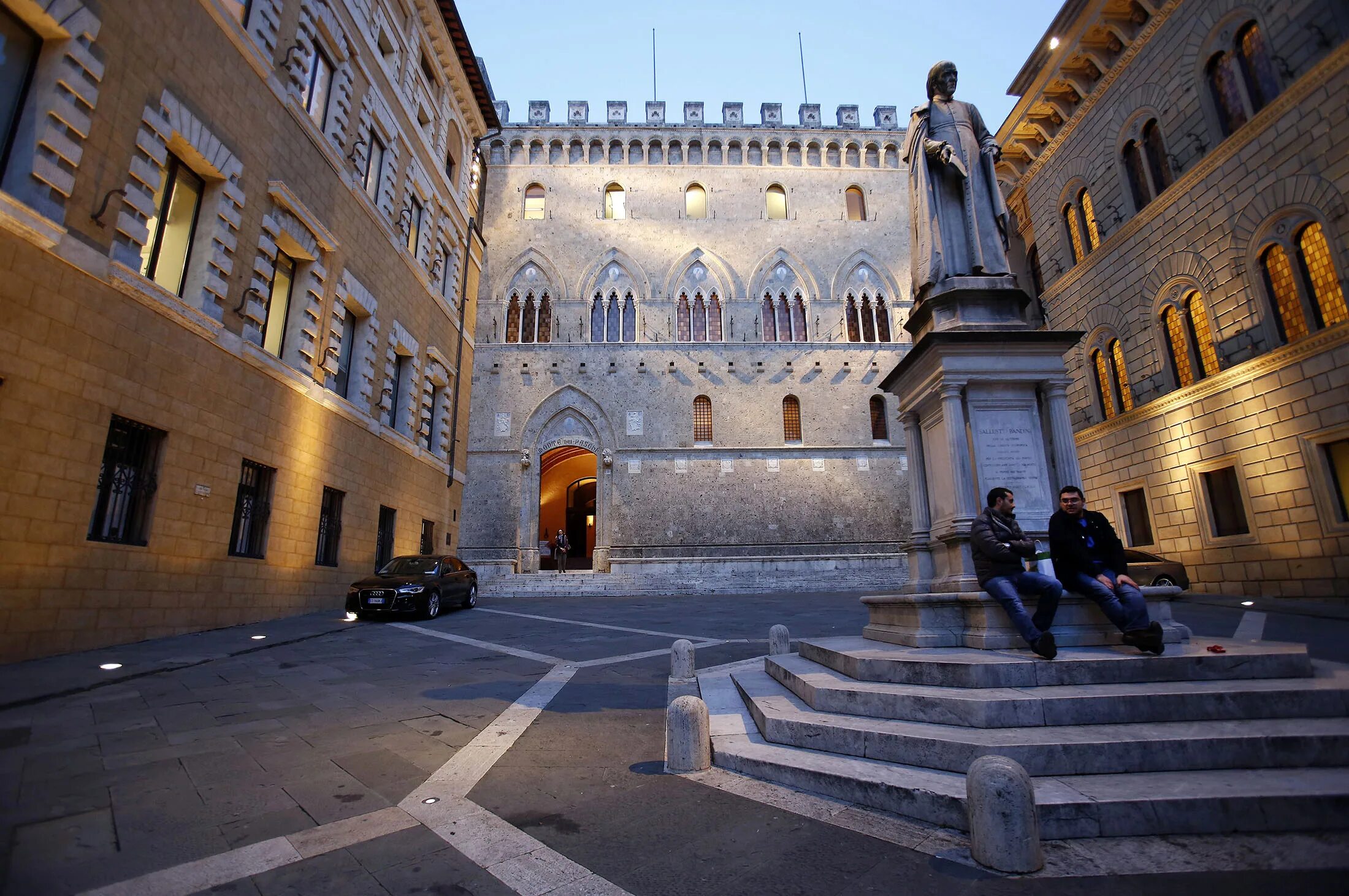 Monte paschi. Банк banca monte dei paschi di siena. монте-деи-паски-ди-сиена. monte dei paschi di siena график. пьяцца салимбени.