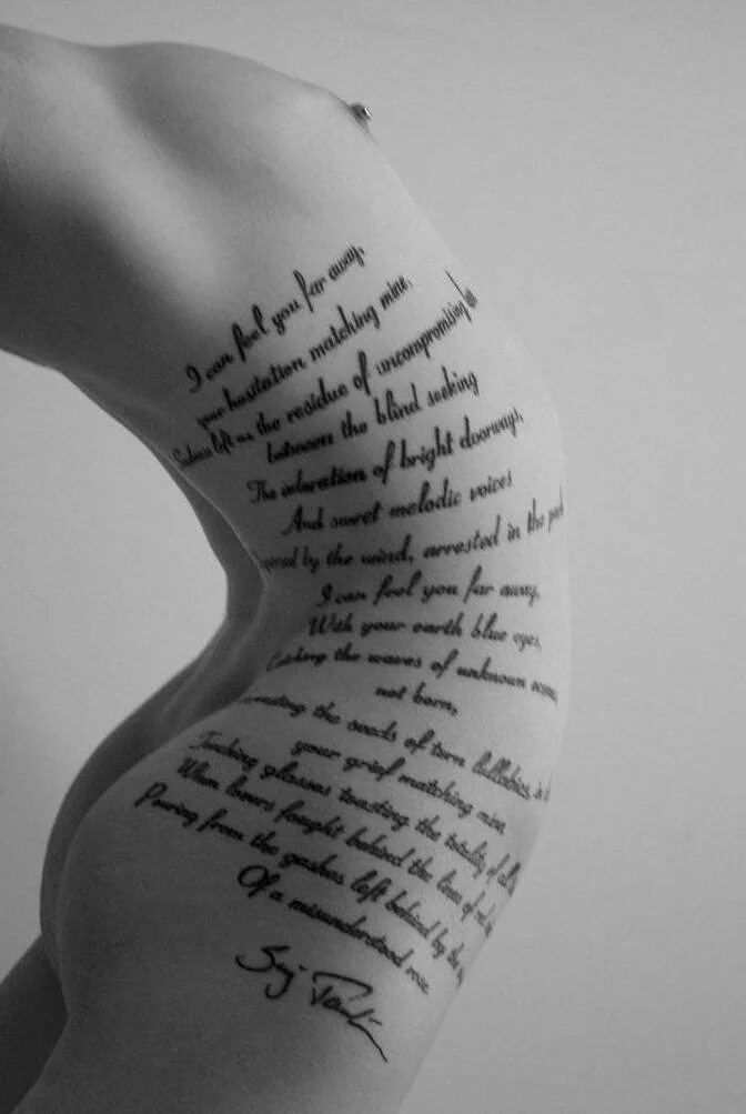 Текст в виде фото. Памятник клавиатура в екатерргюург. Современная электронная книга. Текст в виде фото. Текст в виде фото.