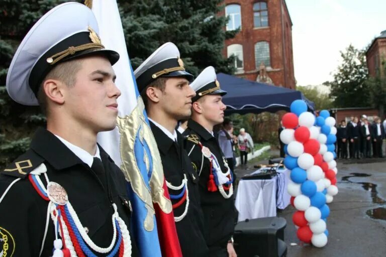 Курсанты КМРК. Мореходное училище Калининград. Морской рыбопромышленный колледж СПБ форма. Морской рыбопромышленный колледж (КМРК)