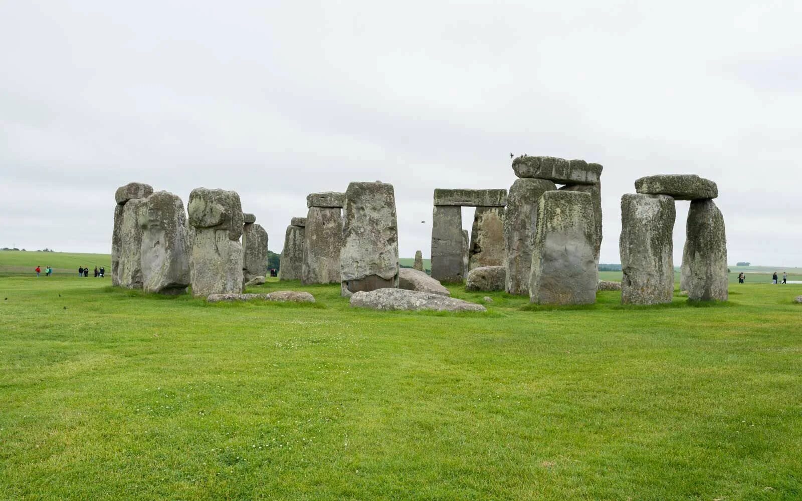 The famous stonehenge. Ростовский Стоунхендж. Стоунхендж Тольятти. Стоунхендж буддийский. Сибирский Стоунхендж.