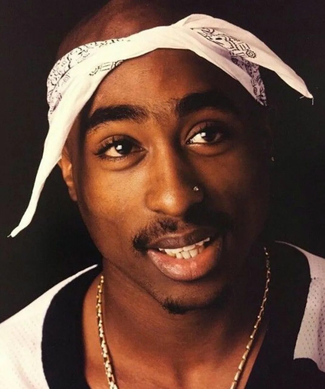 2pac песни. Тупак шампур. 2pac Shakur. Тупака Амара Шакур. Фото Тупака Шакура.