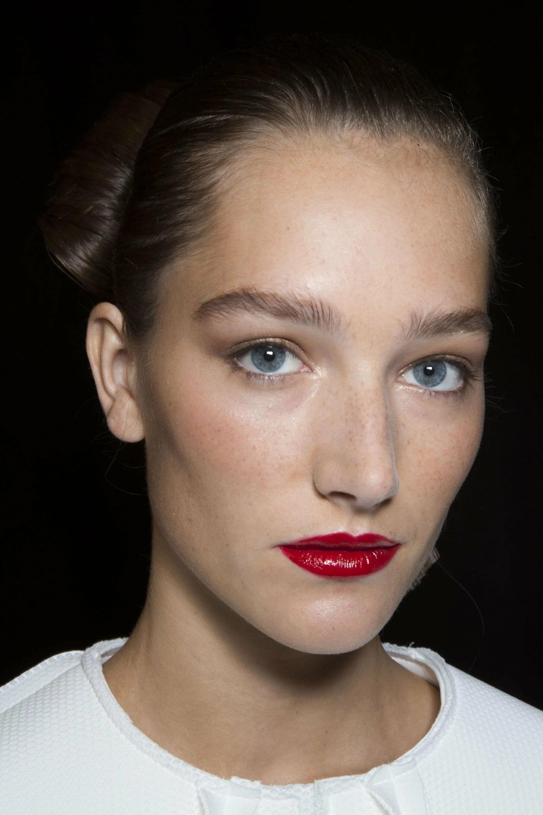 Стелла маккартни макияж 2020. Очень узкие губы. Очень узкие губы. Карли клосс макияж. Тонкие губы кирстен данст.