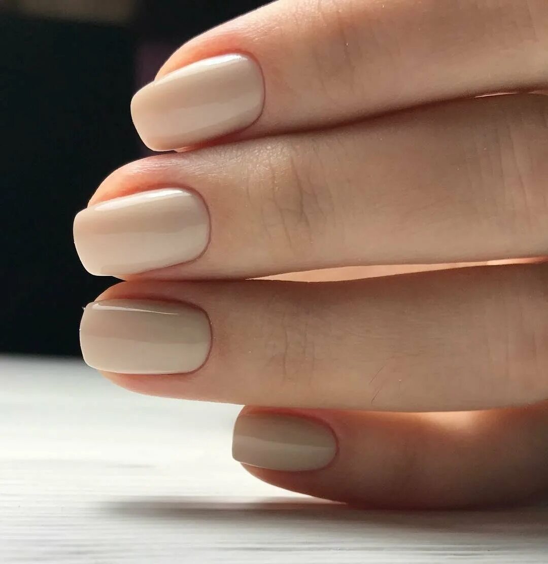 Нюдовый полупрозрачный маникюр миндаль. Нюдовые ногти 2022 квадрат. Фото маникюра нюдового цвета. Бежевые ногти. Нюд на короткие ногти.