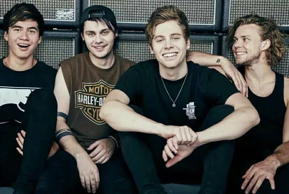 5sos участники. 5 seconds of summer 2024. 5sos 2014. 5sos wallpaper. The second of may.