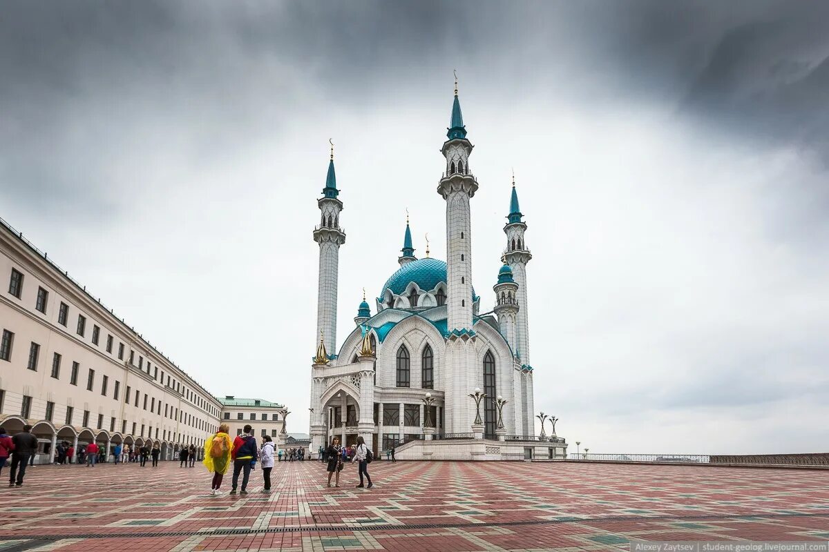 Телефоны мечетей казани. Кул-Шариф Казанский Кремль. Башня Сююмбике Казанский Кремль. Казань Кремль мечеть кул Шариф. Минарет мечети кул Шариф.