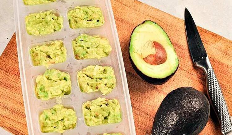 Форма для хранения авокадо. Предметы с авокадо. Авокадо. Половинка авокадо в холодильнике. Авокадо хранить в холодильнике.