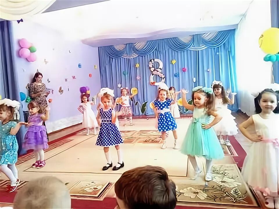 Танец принцесс в детском саду. Модница домисолька. танец модницы в детском саду. танец маленькие модницы в детском саду. модница на утренник.