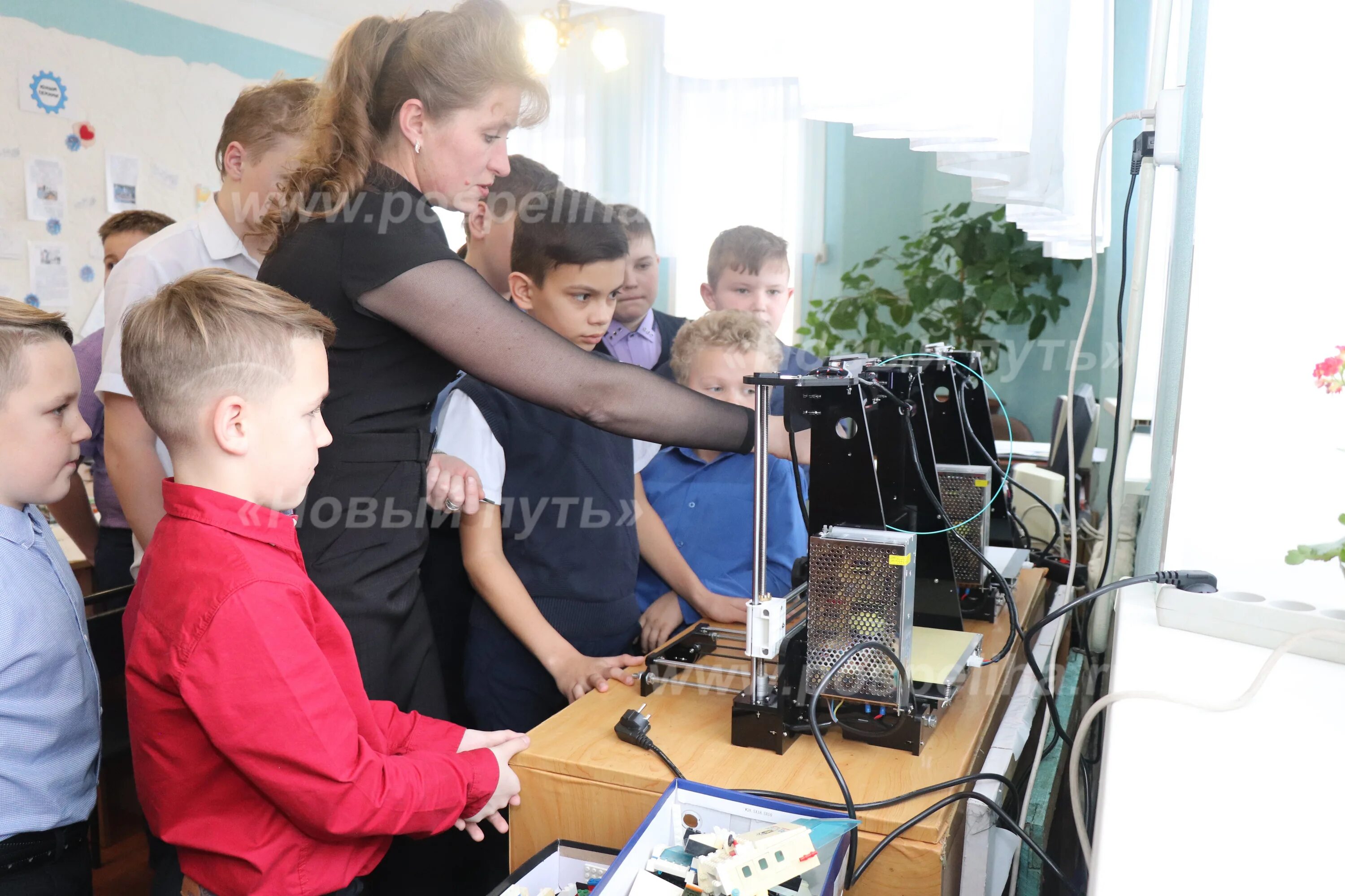 подросток изобретатель. день детских изобретений мероприятия в детском саду. день детских изобретений празднуется в мире 17 января. фестиваль детских изобретений в детском саду. 17 января день детских изобретений.